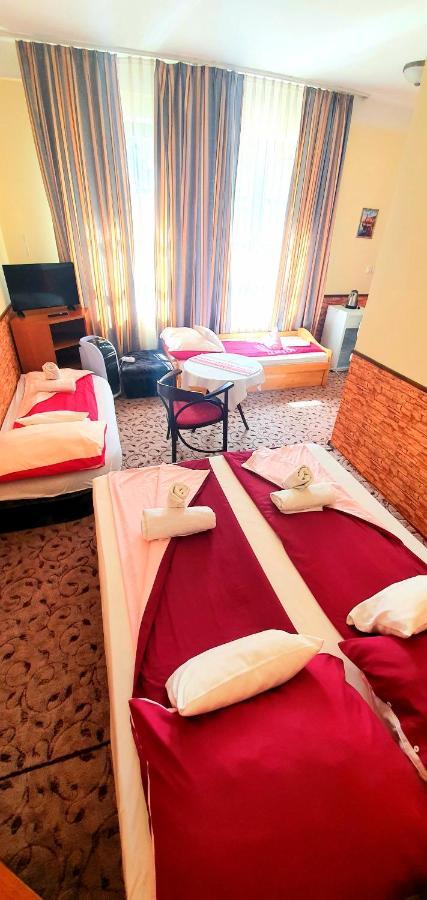 100 Eves Fogado Bed & Breakfast Szatymaz ภายนอก รูปภาพ
