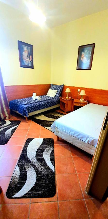 100 Eves Fogado Bed & Breakfast Szatymaz ภายนอก รูปภาพ