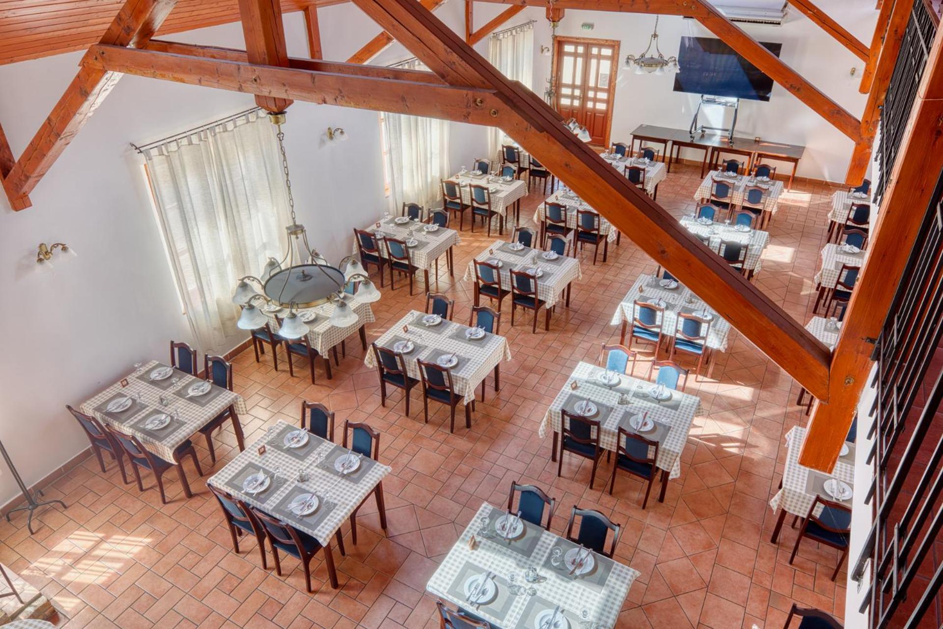 100 Eves Fogado Bed & Breakfast Szatymaz ภายนอก รูปภาพ