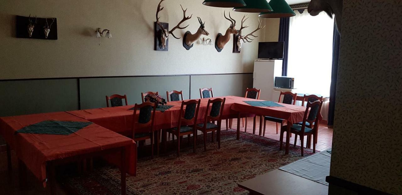 100 Eves Fogado Bed & Breakfast Szatymaz ภายนอก รูปภาพ